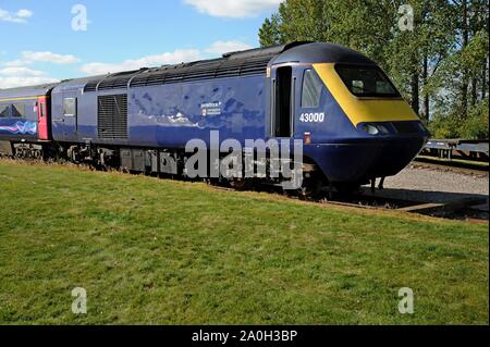 Ex Great Western HST 43056 rinumerate e in attesa di conversione ad un prototipo di cella a combustibile idrogeno treno alla rampa Quinton Tech Center, Long Marston. Foto Stock