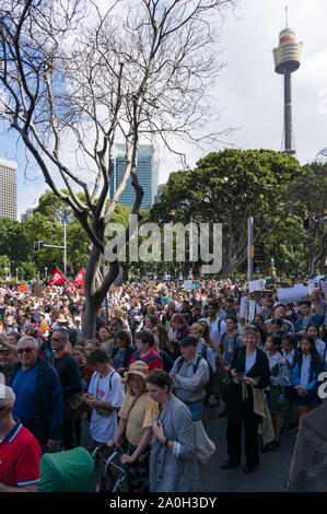 Sydney, Australia - 20 Settembre 2019: Strike per il cambiamento climatico in Sydney. Persone che chiedono il clima di azioni da parte del governo australiano. Foto Stock