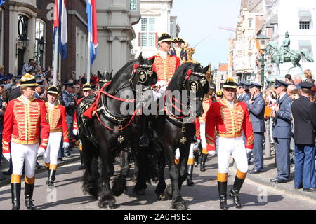 Carro d'oro con la regina Beatrice su Prinsjesdag (apertura dell'anno parlamentare dalla regina) in Den Haag, Zuid Holland Nederland. Foto Stock