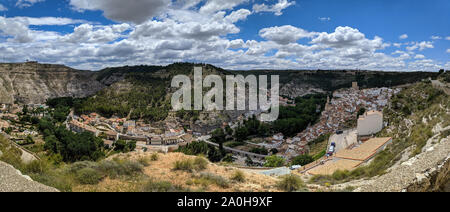 Top vista panoramica di Alcala Del Jucar Foto Stock