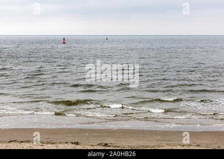 Norderney; Weststrand, Strand, Meer, in Wellen, Belgium.Wellen, Wolken, Horizont Foto Stock