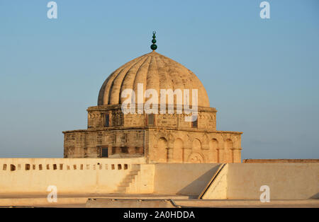 La cupola della moschea di Uqba Foto Stock