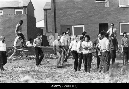 Lavoratori edili battenti picchetti sul sito di costruzione Brookside edilizia abitativa 6 settembre 1972. Union of Construction, Alleed Trades e Technicians i membri UCATT hanno picked cantieri a Shrewsbury e Telford che hanno portato alla causa di corte sono stati Ricky Tomlinson e Des Warren sono stati imprigionati per cospirazione. Le loro condanne sono state ribaltate dalla corte d'appello nel 2021. Foto Stock