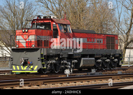 Vilnius, Lituania - 18 Aprile: locomotore sulla ferrovia a Vilnius il 18 aprile 2019. Ferrovie lituane è l'azienda ferroviaria nazionale del coun Foto Stock