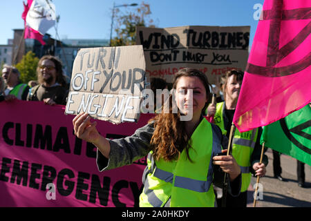 Worcester, Worcestershire, Regno Unito - Venerdì XX Settembre 2019 - estinzione della ribellione ( XR ) clima manifestanti e attivisti di " commuters " Blocco di strade e traffico durante la mattina ora di punta per aumentare la consapevolezza del cambiamento climatico come parte dell'XR clima globale sciopero. Foto Steven Maggio / Alamy Live News Foto Stock