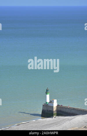 La jetée et le phare du Tréport par Beau temps. Foto Stock