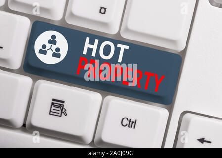 Segno di testo che mostra proprietà di caldo. Business photo mostrare qualcosa che è ricercata o è fortemente Deanalysisded White tastiera PC con non vuota Foto Stock