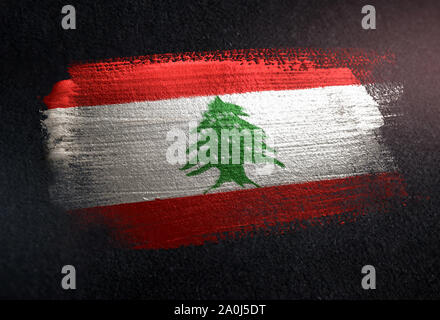 Bandiera del Libano Fatte di spazzola metallica vernice su grunge parete scura Foto Stock