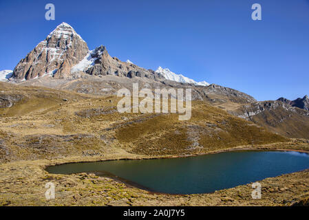 Gli scenari lungo il Viconga sulla Cordillera Huayhuash circuito, Ancash, Perù Foto Stock