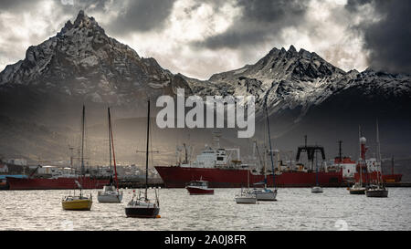 Ottima vista del porto di Ushuaia si trova in Argentina, la fine del mondo. Foto Stock