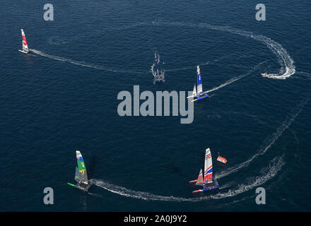 La F50 catamarano manovra della flotta sulla Rade de Marseille. Il giorno della gara 1. La finale SailGP evento della stagione 1 a Marsiglia, Francia. La finale SailGP evento della stagione 1 a Marsiglia, Francia. Foto Stock