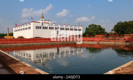 Maya Devi Tempio a Lumbini, Nepal. Luogo di nascita di Gautama Buddha e fontana del buddismo Foto Stock