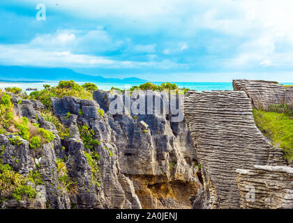 Vista di pancake rocks in Punakaiki, Isola del Sud, Nuova Zelanda Foto Stock