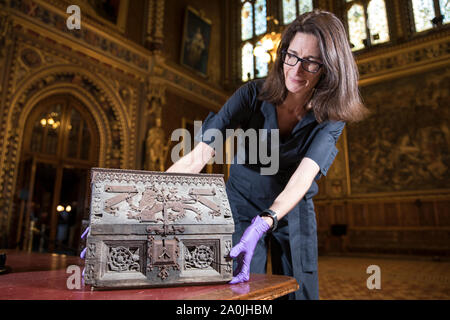 A lungo perse Pugin letterbox parlamentare, all'interno del Royal Gallery House of Lords, Palazzo di Westminster, Londra, Inghilterra, Regno Unito Foto Stock