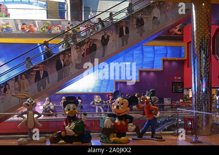 Interno del Cinema Città di costruire il più grande divertimento e cinema nel centro occidentale di Gerusalemme, Israele Foto Stock