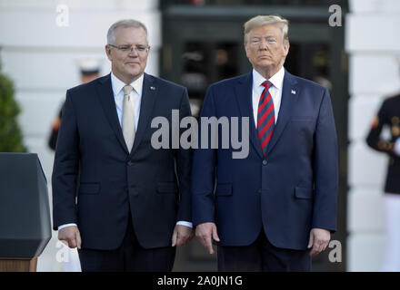 Washington DC, Stati Uniti d'America. Xx Settembre, 2019. Il Presidente degli Stati Uniti, TRUMP, destra, si erge con il Primo ministro SCOTT MORRISON di Australia durante la cerimonia di arrivo sul prato Sud della Casa Bianca di Washington, DC. Credito: Ron Sachs/CNP/ZUMA filo/Alamy Live News Foto Stock