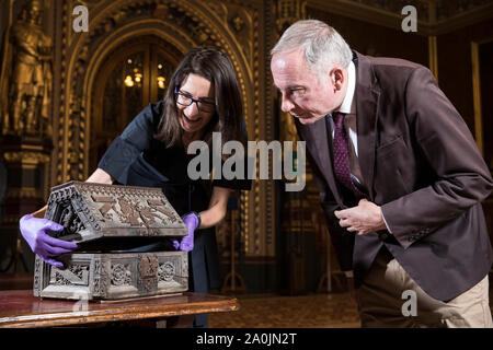 A lungo perse Pugin letterbox parlamentare, all'interno del Royal Gallery House of Lords, Palazzo di Westminster, Londra, Inghilterra, Regno Unito Foto Stock