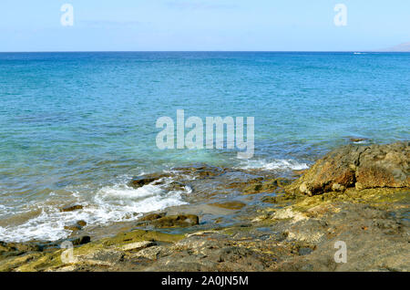 Puerto del Carmen costa in Lanzarote un isola spagnola delle isole Canarie Foto Stock