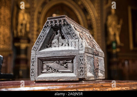 A lungo perse Pugin letterbox parlamentare, all'interno del Royal Gallery House of Lords, Palazzo di Westminster, Londra, Inghilterra, Regno Unito Foto Stock