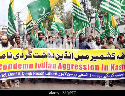 Il pakistan. Xx Settembre, 2019. Disattivare non vedenti, non udenti e persone di scarico sono holding manifestazione di protesta contro le forze indiane e di governo di aggressione e di esprimere la loro solidarietà al popolo del Kashmir, a Lahore press club del venerdì, 20 settembre 2019. Credito: Asianet-Pakistan/Alamy Live News Foto Stock