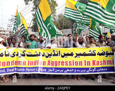 Il pakistan. Xx Settembre, 2019. Disattivare non vedenti, non udenti e persone di scarico sono holding manifestazione di protesta contro le forze indiane e di governo di aggressione e di esprimere la loro solidarietà al popolo del Kashmir, a Lahore press club del venerdì, 20 settembre 2019. Credito: Asianet-Pakistan/Alamy Live News Foto Stock