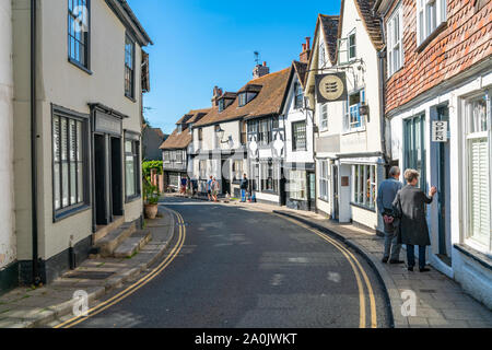 Segale, Regno Unito - 15 settembre 2019: High Street nel piccolo medievale città inglese di segala situato vicino alla costa in East Sussex. Foto Stock