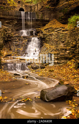 Cascate Nascoste di Saint Paul, Minnesota. Il parco risale al 1887, quando fu scelto da Orazio Cleveland, un conosciuto a livello nazionale architetto del paesaggio un Foto Stock