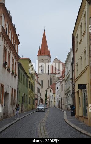 Die mittelalterliche Stadt Znojmo (Znaim) in der TschechischenRepublik; Pfarrkirche San Nicolò Foto Stock