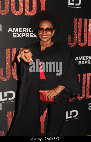 Jenifer Lewis 19/09/2019 Los Angeles Premiere di "JUDY" tenutasi presso il Samuel Goldwyn Theater di Beverly Hills, CA. Foto di I. Hasegawa / HNW / PictureLux Foto Stock