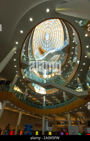 Atrium saircase in Liverpool Central Library in centro città, Inghilterra Foto Stock