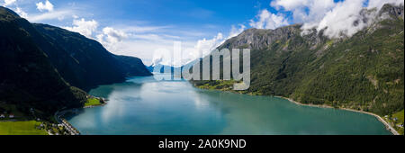 Lustrafjord come visto dalla città di Skjolden Foto Stock