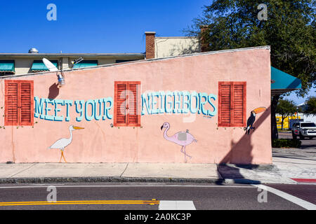 San Pietroburgo, Florida, Stati Uniti d'America. La centrale quartiere delle Arti offre la street art tours. I murales di J e S i segni sono mostrati qui. Foto Stock