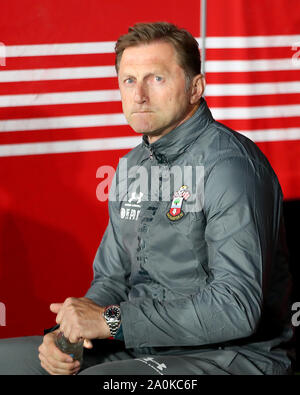 Southampton, Regno Unito. Xx Settembre 2019. Southampton manager Ralph Hasenhuttl durante il match di Premier League tra Southampton e Bournemouth presso il St Mary's Stadium, Southampton venerdì 20 settembre 2019. (Credit: Jon Bromley | MI News) La fotografia può essere utilizzata solo per il giornale e/o rivista scopi editoriali, è richiesta una licenza per uso commerciale Credito: MI News & Sport /Alamy Live News Foto Stock