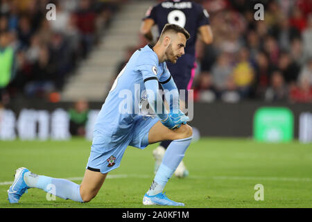 Southampton, Regno Unito. Xx Settembre 2019. Angus Gunn di Southampton durante il match di Premier League tra Southampton e Bournemouth presso il St Mary's Stadium, Southampton venerdì 20 settembre 2019. (Credit: Jon Bromley | MI News) La fotografia può essere utilizzata solo per il giornale e/o rivista scopi editoriali, è richiesta una licenza per uso commerciale Credito: MI News & Sport /Alamy Live News Foto Stock