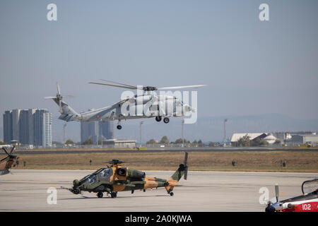 Istanbul, Turchia - Settembre-18,2019: Attacco Skorsky elicottero è stato girato all'aeroporto di Atatürk. Teknofest 2019 Foto Stock