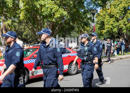 Australia Sydney, Nuovo Galles del Sud di ordine pubblico e di squadra antisommossa funzionari di polizia per mantenere l'ordine durante il cambiamento climatico sciopero protesta a Sydney Foto Stock