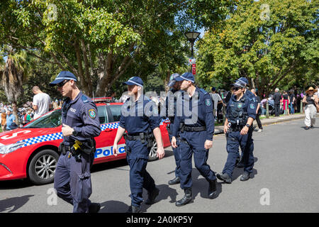 Australia Sydney, Nuovo Galles del Sud di ordine pubblico e di squadra antisommossa funzionari di polizia per mantenere l'ordine durante il cambiamento climatico sciopero protesta a Sydney Foto Stock