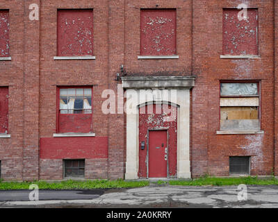 Vecchio vacante industriali abbandonati o edificio adibito a magazzino Foto Stock