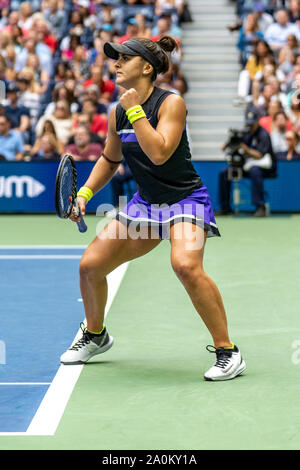 Bianca Andreescu del Canada in lizza nella finale del singolare femminile al 2019 US Open Tennis Foto Stock