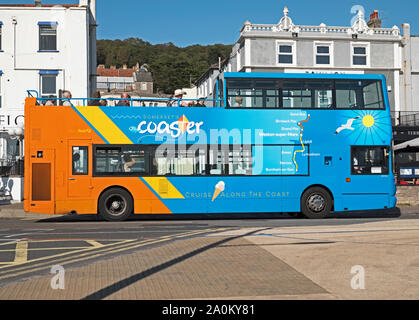 Un Coaster bus aperti in Weston-super-Mare, Regno Unito. Gli autobus passano su due percorsi da Weston-super-Mare a baia di sabbia e di Burnham-on-Sea. Foto Stock