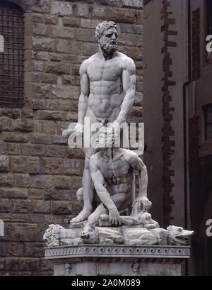 HERCULES Y CACO - S XVI - GRUPO ESCULTORICO SITUADO EN LA PLAZA DE LA SEÑORIA. Autore: Baccio Bandinelli. Posizione: esterno. Florenz. ITALIA. Foto Stock