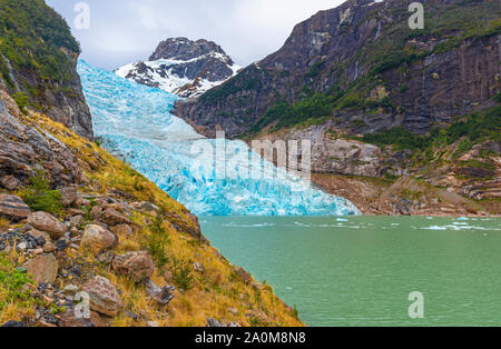 Il coloratissimo ghiacciaio Serrano all'interno di Bernardo O'Higgins national park, Puerto Natales, Patagonia, Cile. Foto Stock