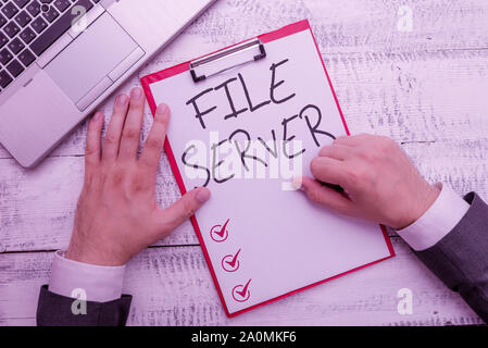 Testo della scrittura la scrittura del file server. Foto concettuale dispositivo che controlla l'accesso a separatamente i dati memorizzati Foto Stock