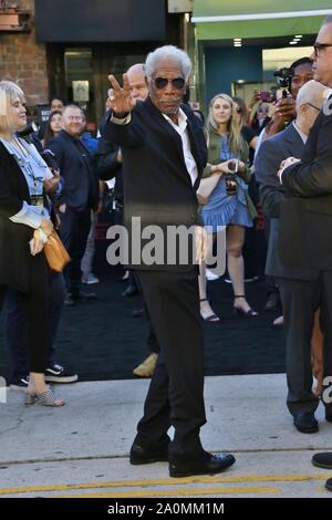 Morgan Freeman e Piper Perabo arrivano al tappeto nero per il 'angelo caduto' premiere al Regency Theatre di Westwood CA 20 agosto 2019. Dotato di: Morgan Freeman dove: Hollywood, California, Stati Uniti quando: 21 Ago 2019 Credit: WENN.com Foto Stock