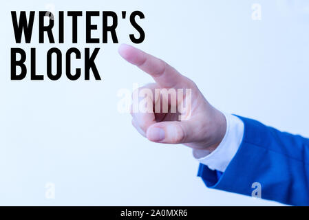 La scrittura della nota mostra scrittore blocco S. Il concetto di business per la condizione di non essere in grado di pensare a cosa scrivere isolato di puntamento a mano con il dito. Busi Foto Stock