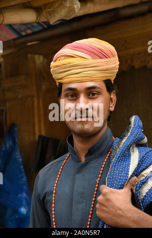 JAISALMER, Rajasthan, India, novembre 2018, residente in abito tradizionale Foto Stock