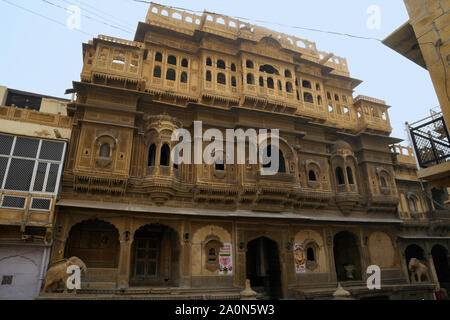 La facciata della Nathmal Ji Ki Haveli a Jaisalmer, Rajasthan, India Foto Stock