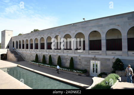 CAMPBELL, AUSTRALIA, aprile 2019, turistico a ala sinistra, Australian War Memorial Foto Stock