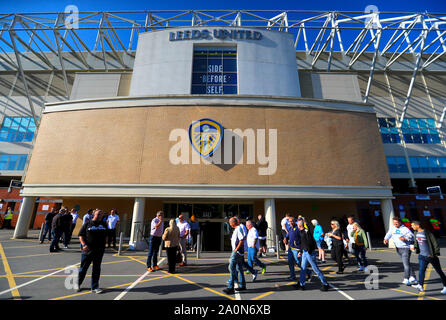 Vista generale dello stadio a monte del cielo scommessa match del campionato a Elland Road, Leeds. Foto Stock