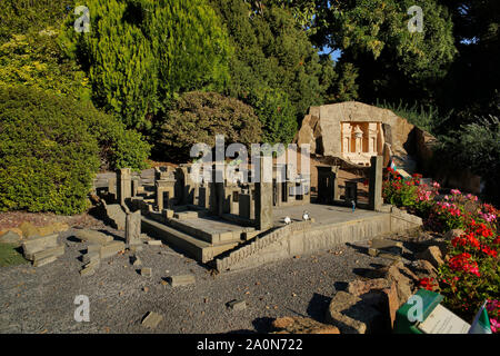 Modelli in miniatura di luoghi internazionali di turisti, Cockington Green Garden, Gold Creek Village, Nicholls, Canberra, Australia Foto Stock